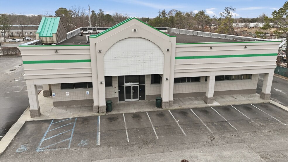 More Photos Of 1968 Veterans Memorial Hwy, Islandia Freestanding For Lease