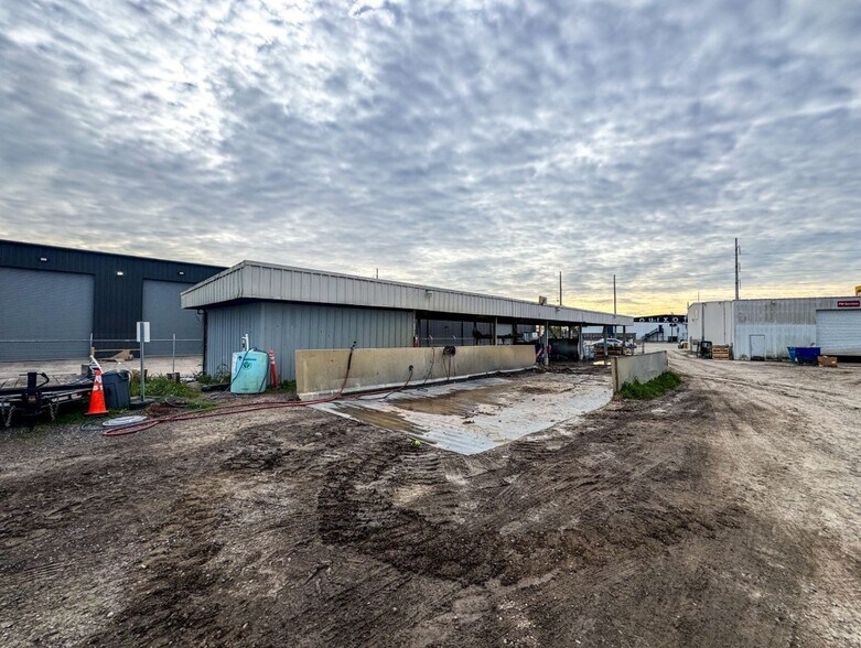 More Photos Of 10298 Airline Hwy, Saint Rose Service For Sale
