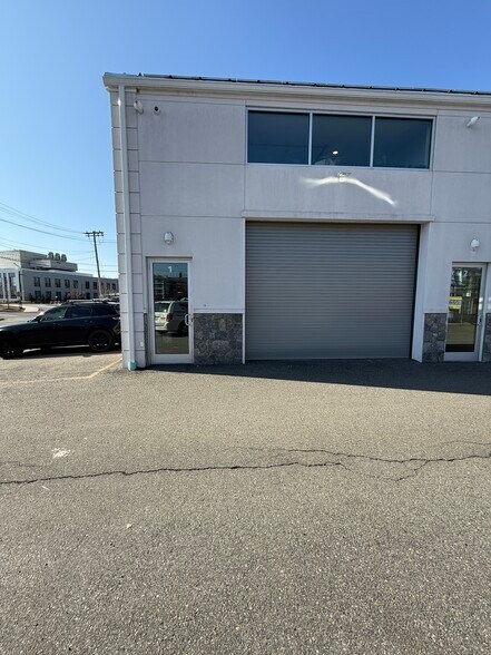 More Photos Of 586 Pleasant St, Watertown Light Distribution For Sale