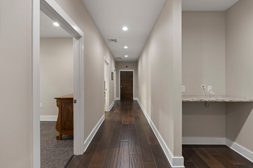 More Photos Of 9518 Tioga Dr, San Antonio Office For Sale