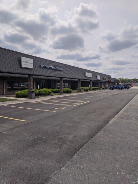More Photos Of 621-633 Harlem Rd, Machesney Park General Retail For Lease