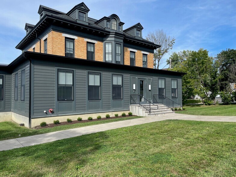 More Photos Of 886 Columbia St, Hudson Medical For Lease