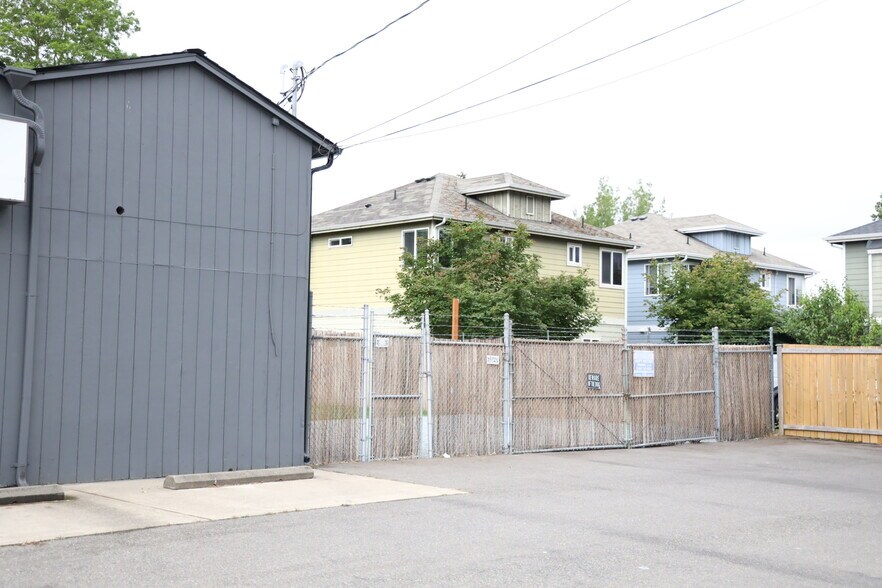 More Photos Of 8855 9th Ave SW, Seattle Convenience Store For Lease