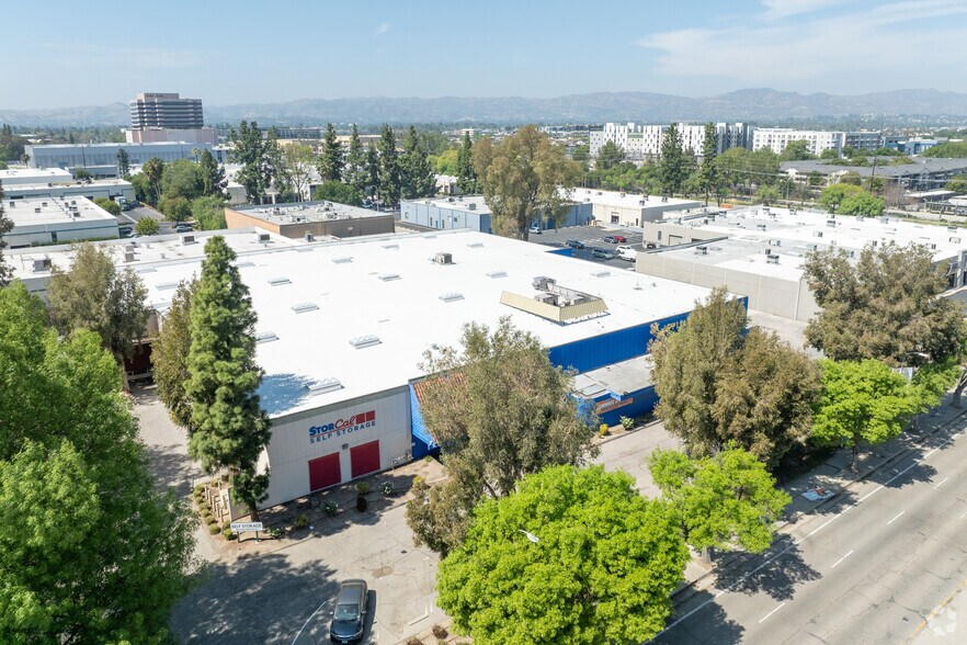 More Photos Of 6415 De Soto Ave, Woodland Hills Distribution For Lease