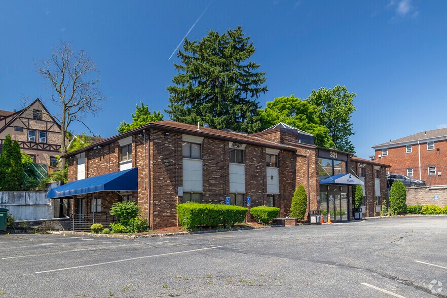 More Photos Of 321 Essex St, Hackensack Medical For Lease