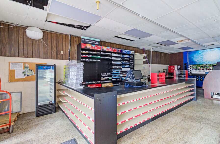 More Photos Of 726 E Lincolnway, Minerva General Retail For Sale