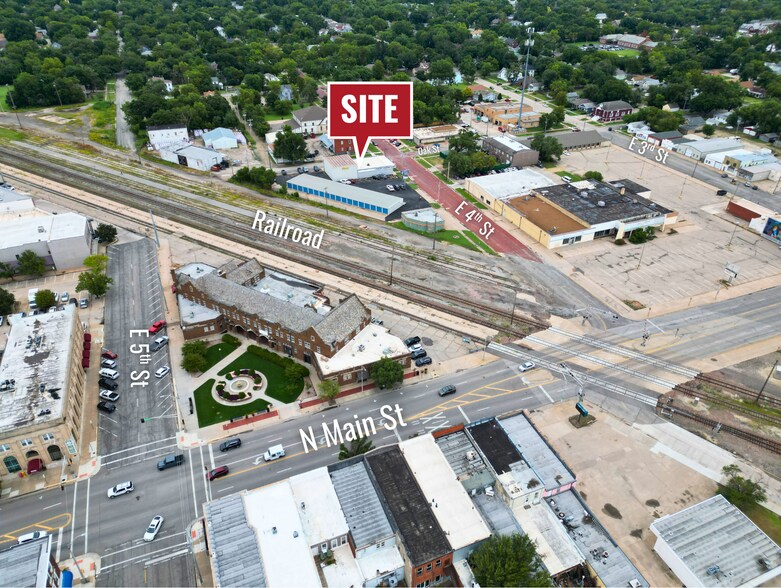 More Photos Of 130 E 4th St, Newton Freestanding For Lease