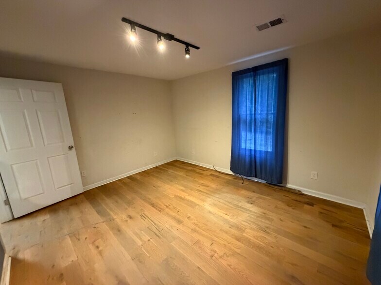 More Photos Of 113 Foster Lake Rd, Dallas General Retail For Lease