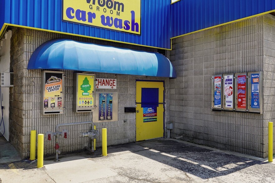 More Photos Of 2812 E Chestnut Expy, Springfield Carwash For Sale