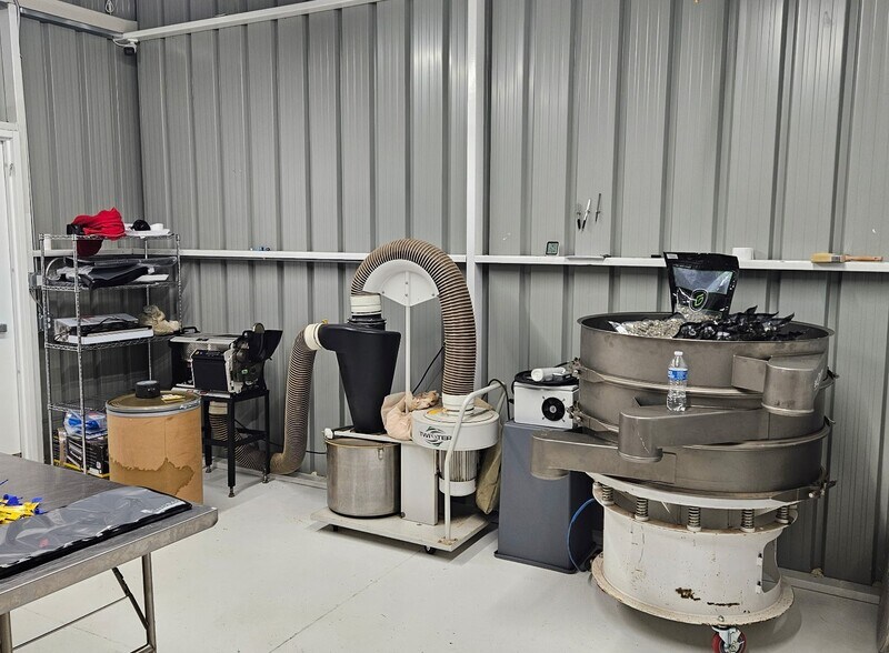 More Photos Of 609 Indian Rd, Seiling Auto Repair For Sale