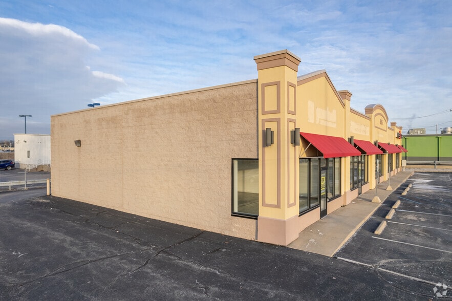 More Photos Of 3015 N Holland Sylvania Rd, Toledo Storefront For Lease