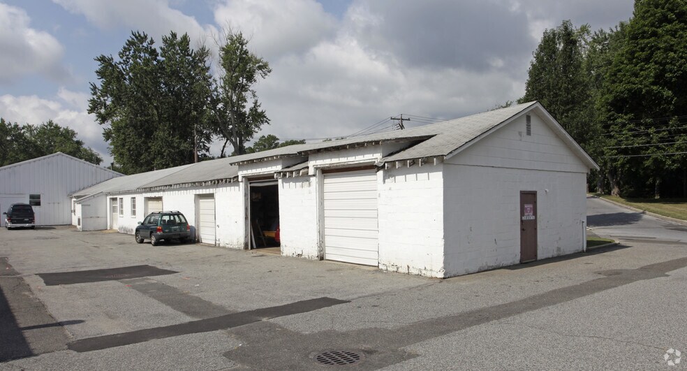 Primary Photo Of 1 Flowerfield, Saint James Warehouse For Lease