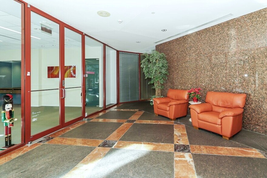 More Photos Of 2033 Main St, Sarasota Office For Lease