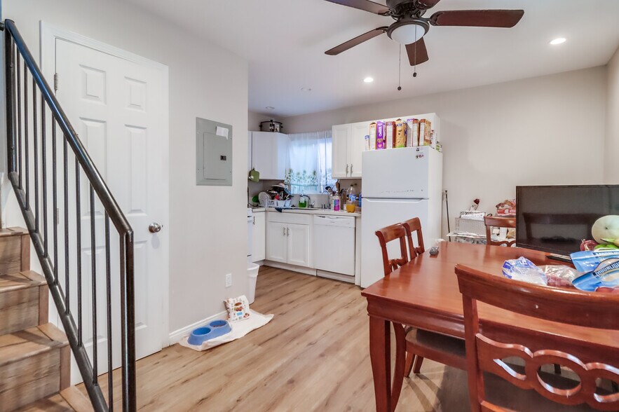 More Photos Of 201 Treewood St, San Diego Apartments For Sale