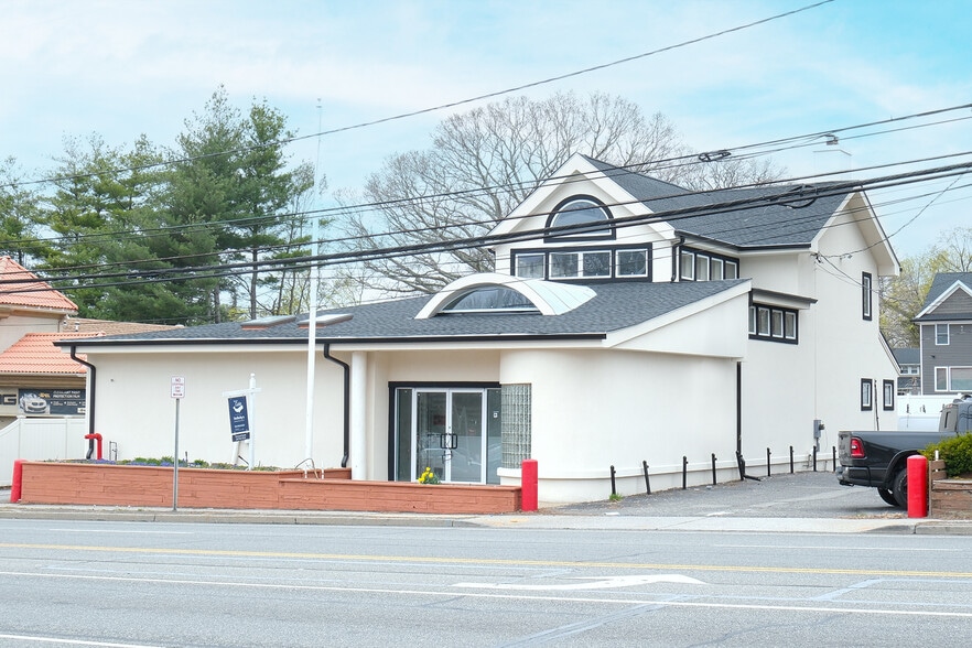Primary Photo Of 125 E Jericho Tpke, Huntington Station Freestanding For Lease