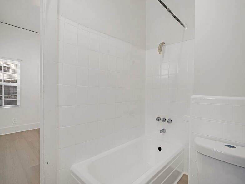 More Photos Of 2201 Trinity St, Los Angeles Apartments For Sale