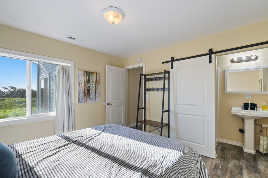 More Photos Of 259 S Pacific St, Rockaway Beach Specialty For Sale