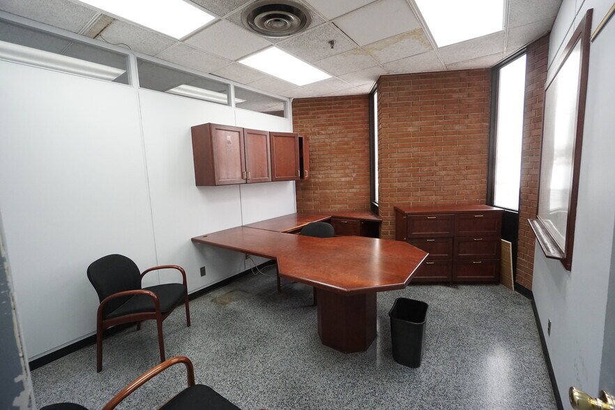 More Photos Of 350 Buell Rd, Rochester Manufacturing For Lease