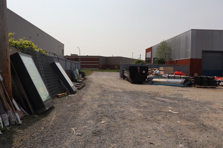 More Photos Of 2655 Rue Michelin, Laval Warehouse For Lease