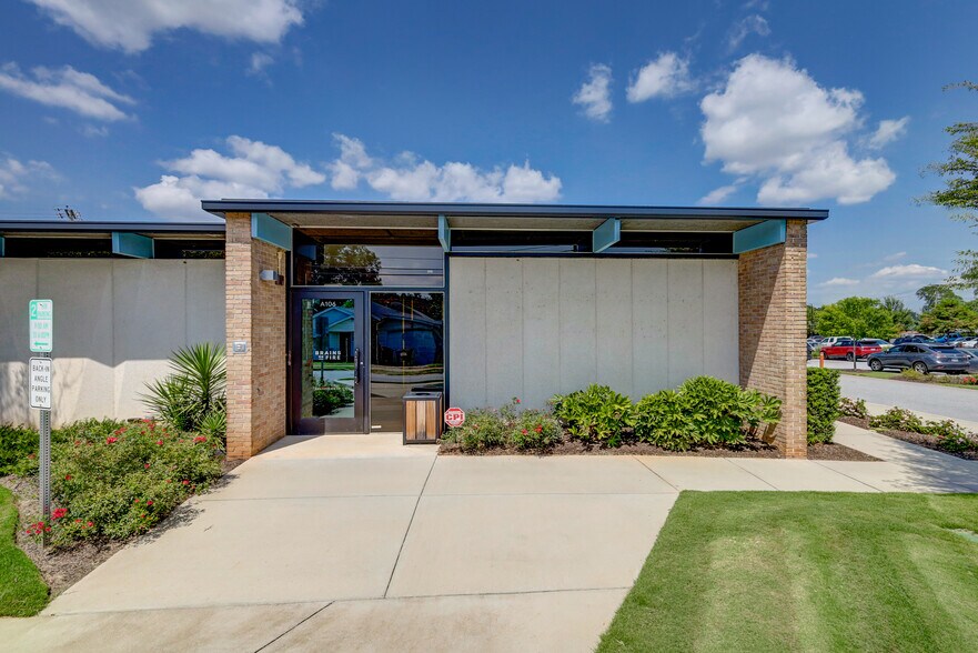 More Photos Of 556 Perry Ave, Greenville Office For Lease