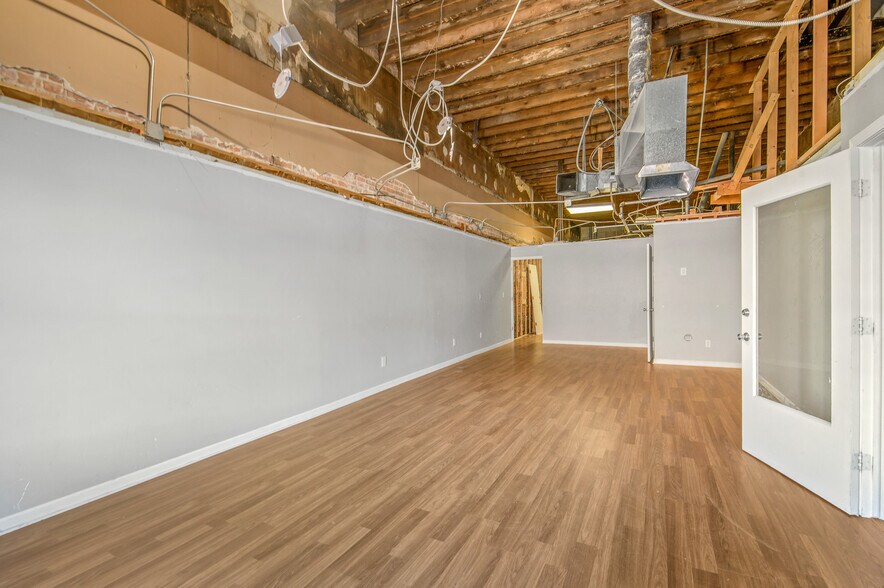 More Photos Of 321 Main Ave, De Pere Storefront Retail Office For Sale