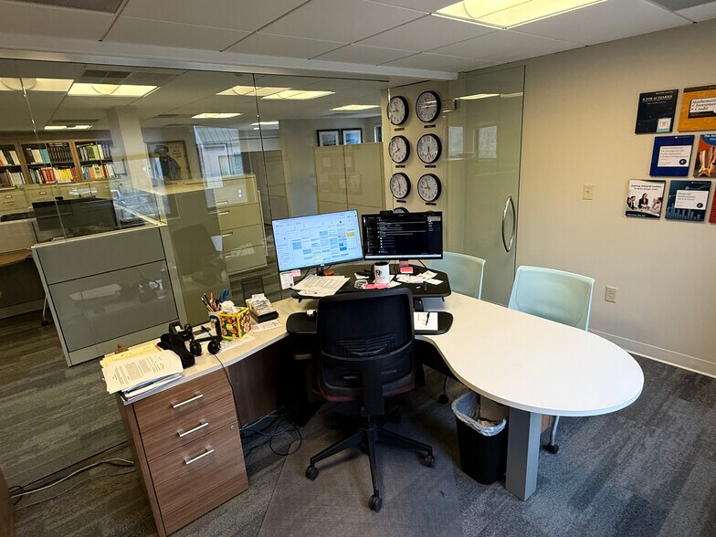 More Photos Of 6 Greenleaf Woods Dr, Portsmouth Office For Sale