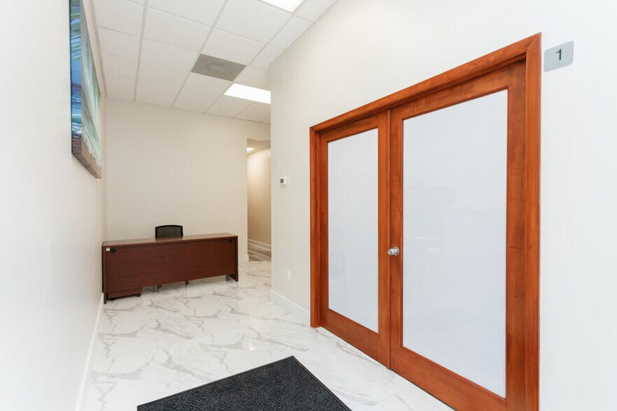More Photos Of 1911 Harrison St, Hollywood Medical For Lease