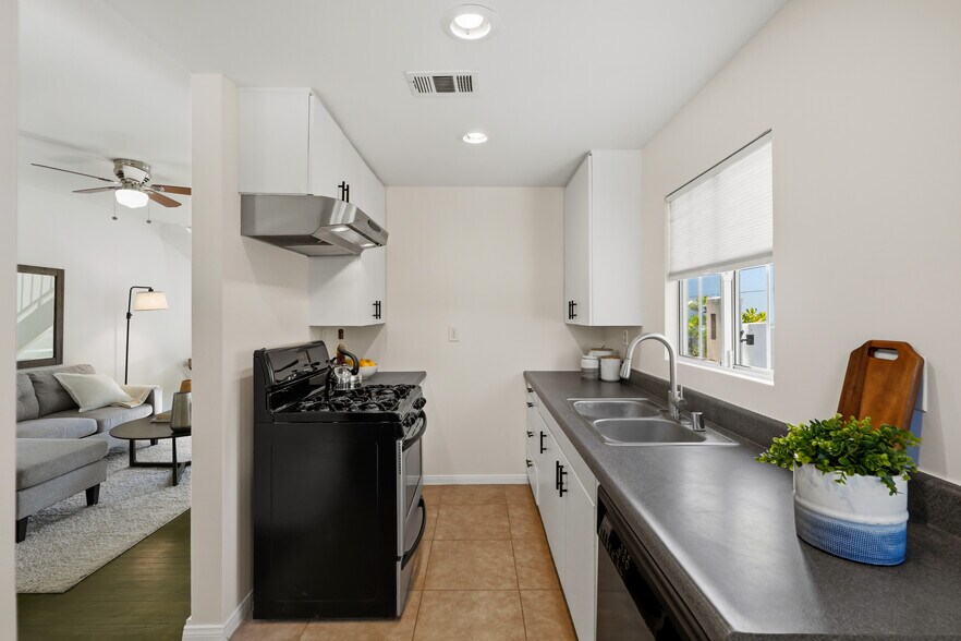 More Photos Of 5438-5440 Colfax Ave, Valley Village Apartments For Sale