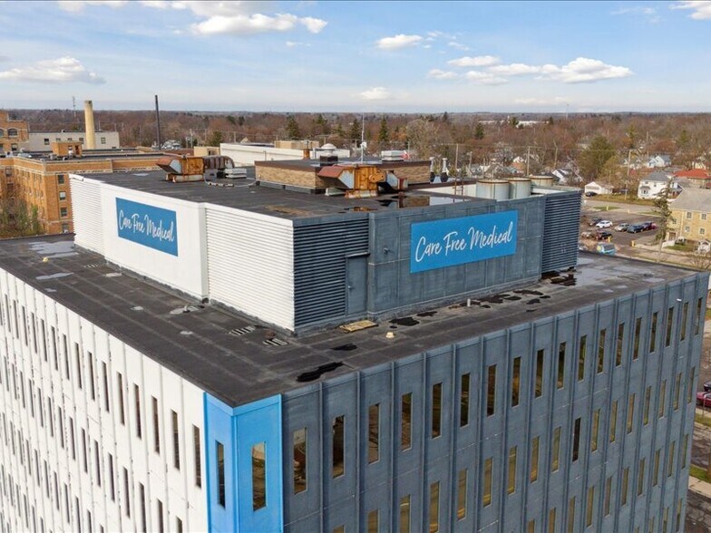 More Photos Of 1100 W Saginaw St, Lansing Medical For Sale