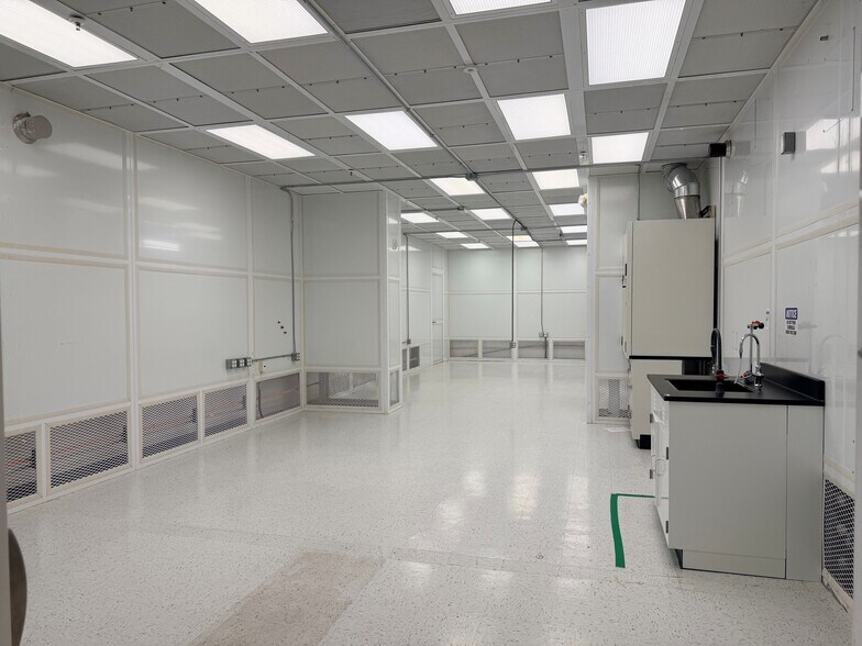 More Photos Of 1278-1280 Reamwood Ave, Sunnyvale Light Manufacturing For Lease