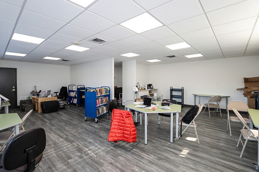 More Photos Of 40 Railroad Ave, Glen Head Flex For Lease