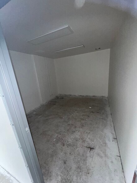 More Photos Of 16312 Garfield Ave, Paramount Warehouse For Lease