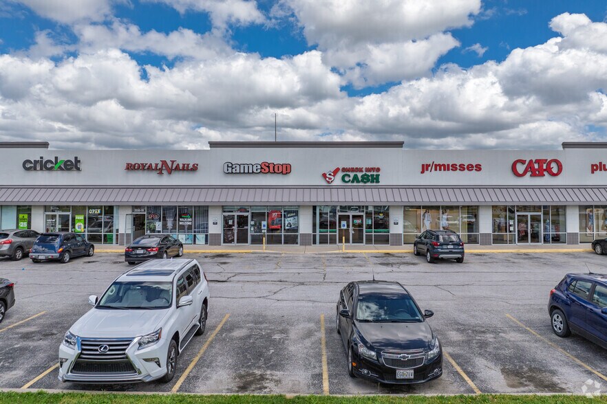 More Photos Of 3530 W Sunshine, Springfield Unknown For Lease
