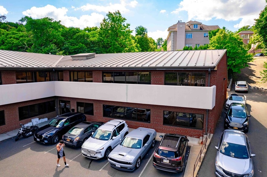 More Photos Of 1551 Richmond Rd, Staten Island Office For Sale