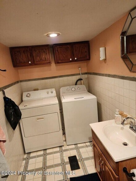 More Photos Of 823 SR 307, Lake Winola Freestanding For Sale