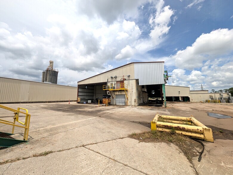 More Photos Of 1509 S Byron Butler Pky, Perry Manufacturing For Sale