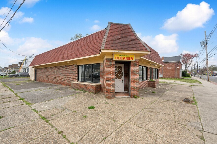 More Photos Of 402 W Kings Hwy, Mount Ephraim Freestanding For Sale