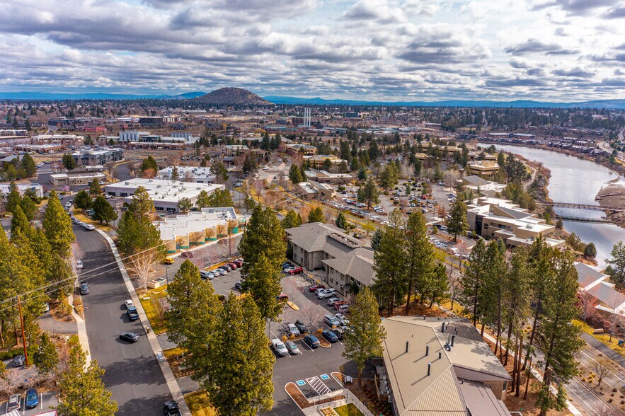 More Photos Of 1011 SW Emkay Dr, Bend Office For Lease