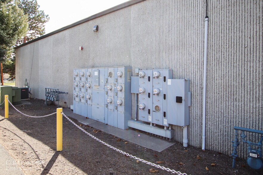 More Photos Of 63025 O B Riley Rd, Bend Warehouse For Lease