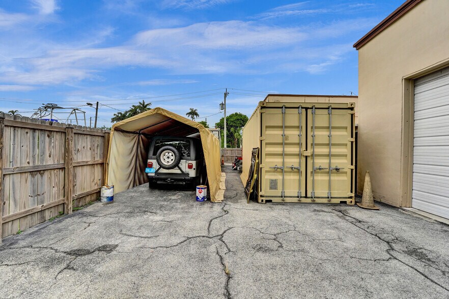 More Photos Of 121 SE 1st Ave, Dania Beach Auto Repair For Lease