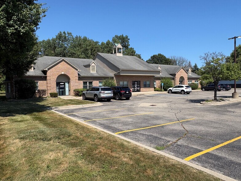 More Photos Of 33576-33596 Harper Ave, Clinton Township Office For Lease