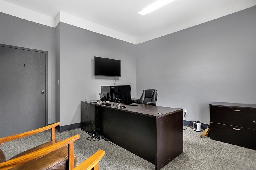 More Photos Of 615 Russell Ave, Indianapolis Medical For Sale