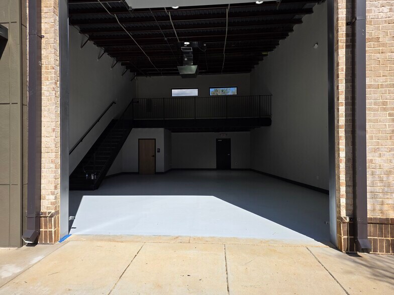 More Photos Of 3353 Acworth Summit Blvd NW, Acworth Light Distribution For Lease