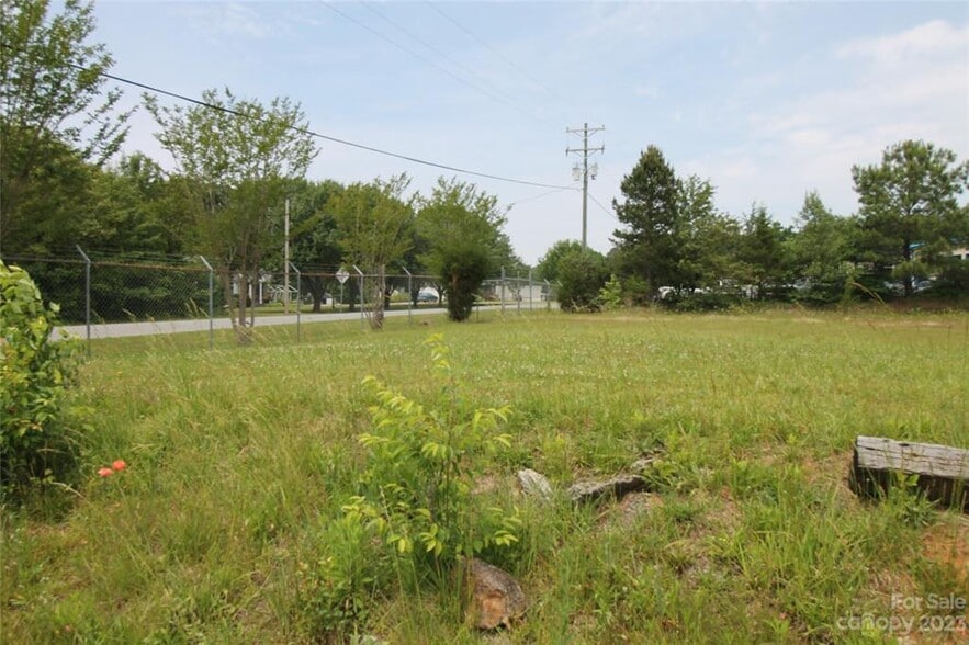 More Photos Of 201 White Jenkins Rd, Bessemer City Self Storage For Sale