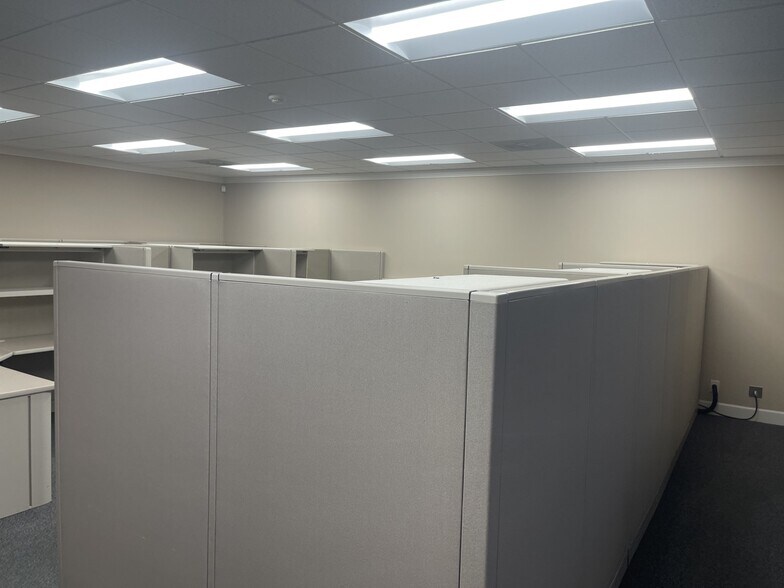 More Photos Of 1309 Briarville Rd, Madison Office For Lease