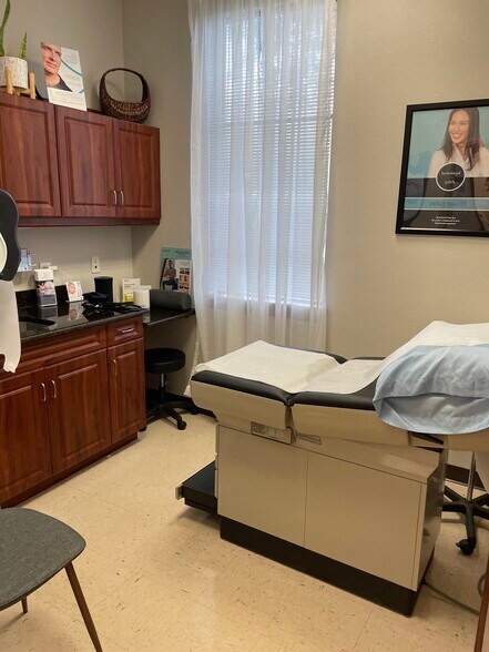 More Photos Of 14090 Metropolis Ave, Fort Myers Medical For Lease
