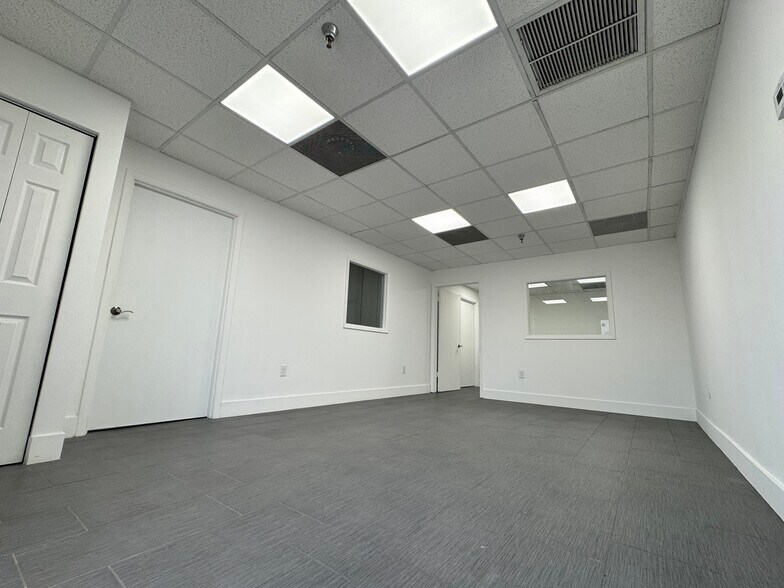 More Photos Of 8700-8796 NW 100th St, Medley Warehouse For Lease