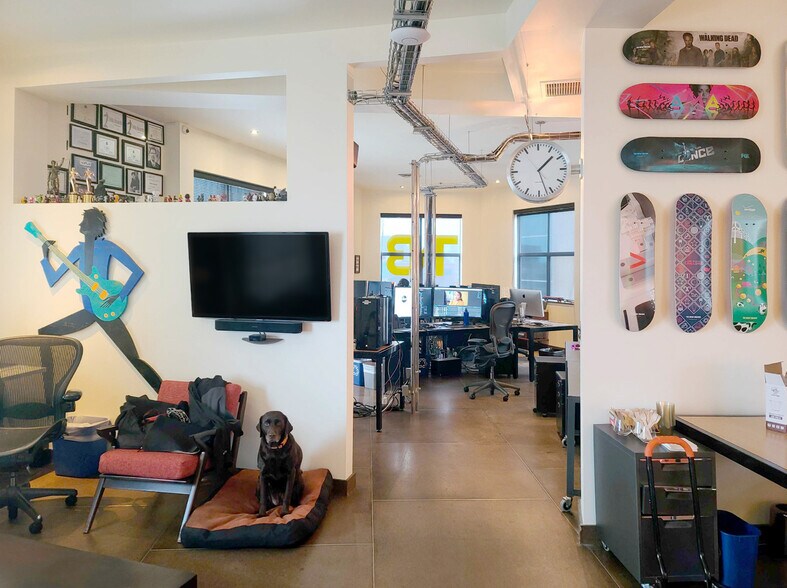 More Photos Of 2107 Elliott Ave, Seattle Loft Creative Space For Lease