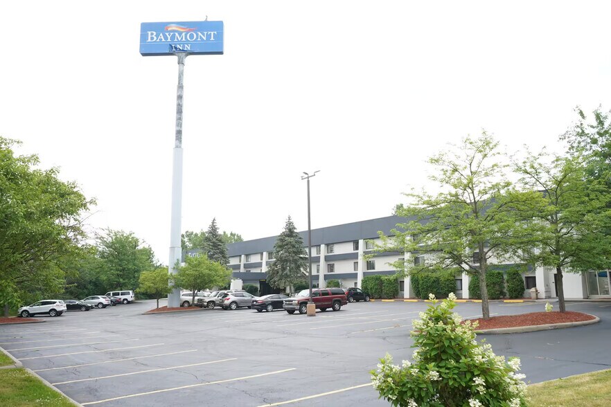 More Photos Of 6460 Dixie Hwy, Bridgeport Hotel For Sale
