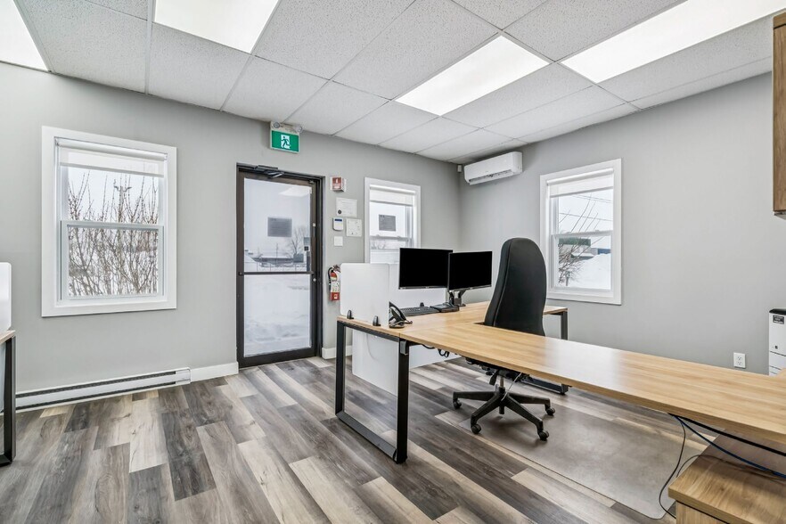 More Photos Of 2200 Rue André-C.-Hamel, Drummondville Industrial For Sale